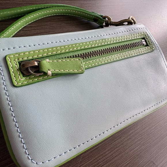 Coach Legacy Penny Foldover Kisslock Wristlet Vintage - Picture 9 of 17